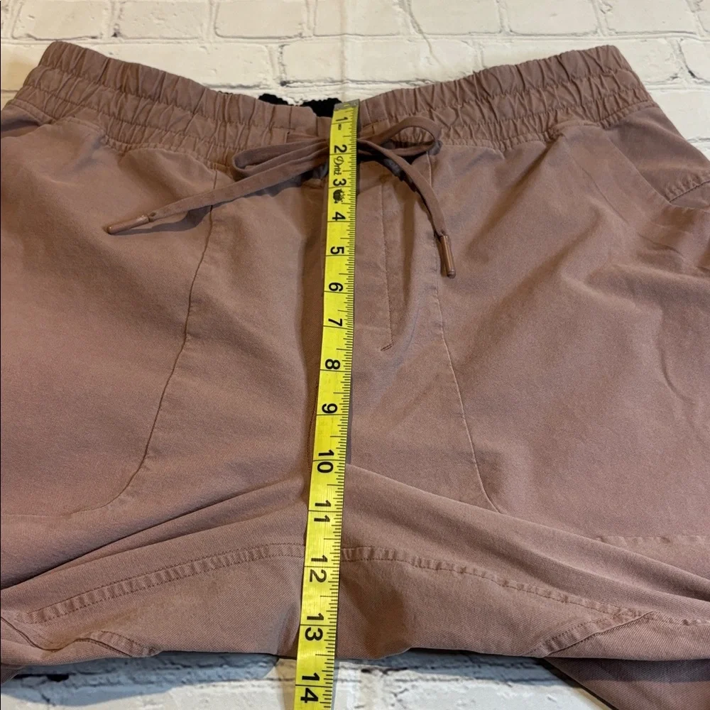 Lululemon ABC Cropped Pull-On Pant in Earth Color Clay